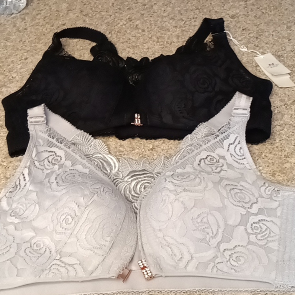 Doosinki bra set of two size 40 c padded  open front black / gray has lace